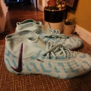 Womens Nike Soccer Cleats size 8